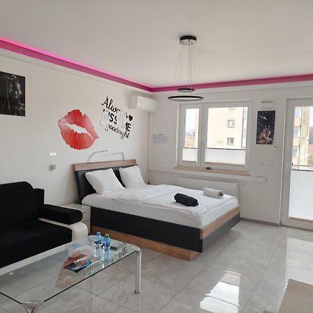 Good Day Apartments- Private Parking New Town 什切青 外观 照片