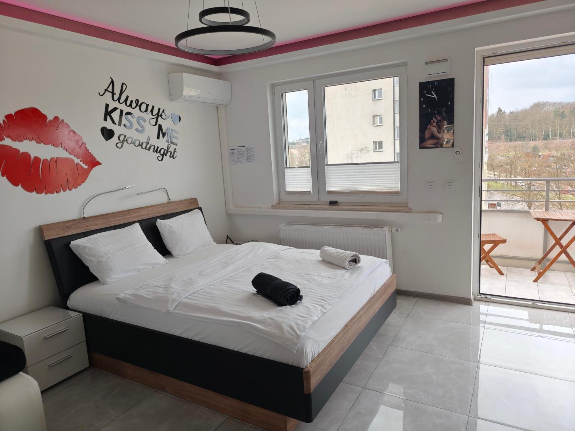 Good Day Apartments- Private Parking New Town 什切青 外观 照片