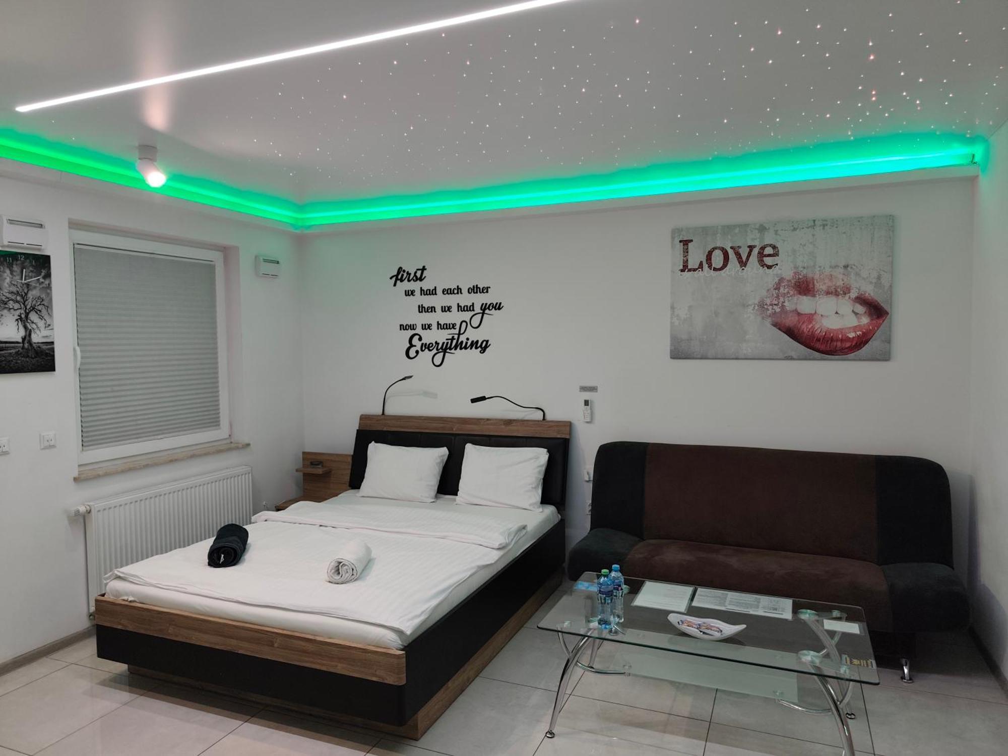 Good Day Apartments- Private Parking New Town 什切青 外观 照片