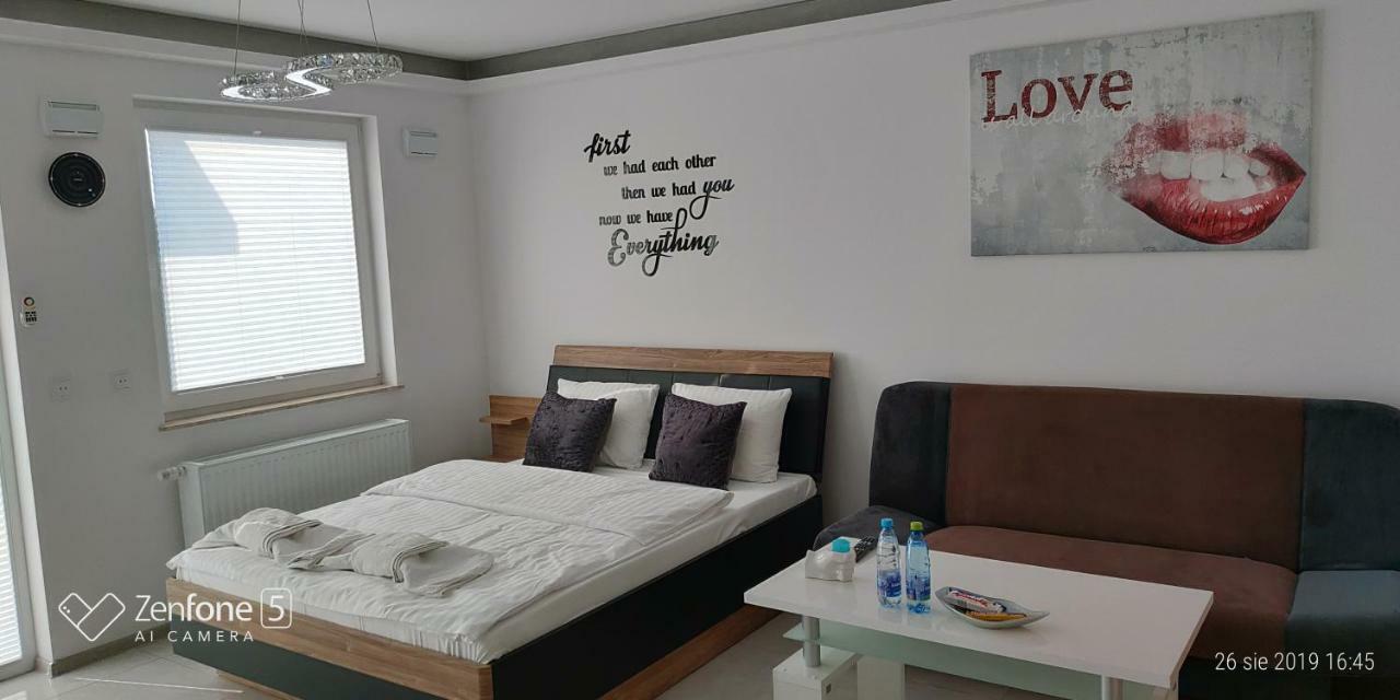 Good Day Apartments- Private Parking New Town 什切青 外观 照片