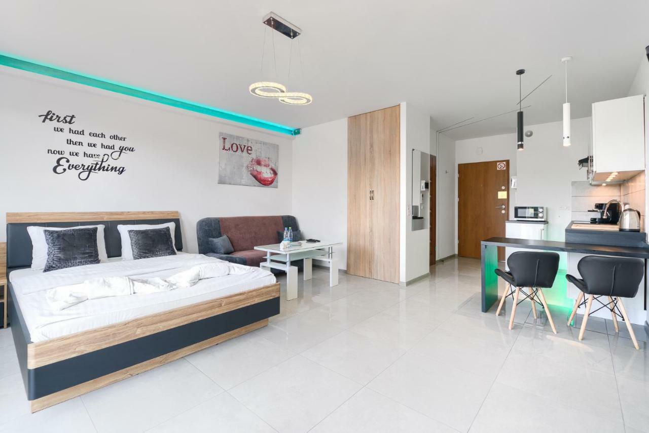 Good Day Apartments- Private Parking New Town 什切青 外观 照片